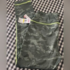 NWT Vineyard Vines Green Camo Leggings with Neon Stitch, size M